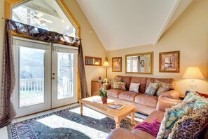 Interior - Peaceful Lake Lure Cabin w/ Fireplace! (Lake Lure)