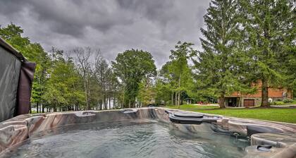 Indian Lake Retreat w/ Wet Bar & Covered Deck