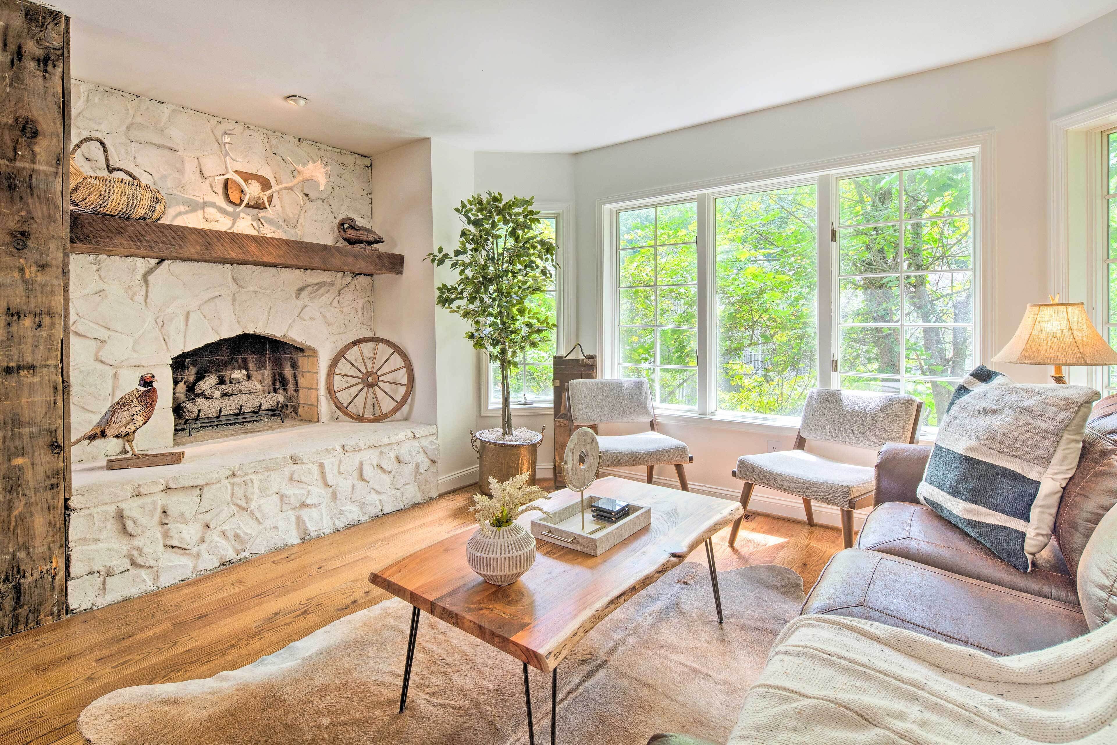 Group Getaway ~ 1 Mi to Chimney Rock Village!