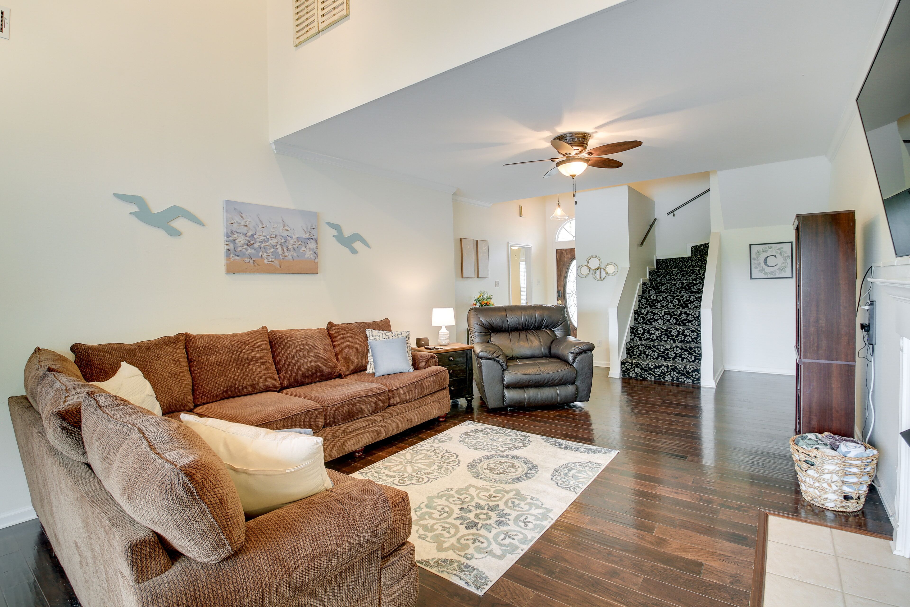 Hot Springs Vacation Rental w/ Pool Access & Deck!