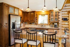 House (3 Bedrooms) | Interior - 'lacy's Log Cabin' Alto Home w/ Mountain Views! (Alto)