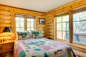 Interior - 'lacy's Log Cabin' Alto Home w/ Mountain Views! (Alto)