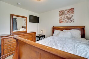 House (5 Bedrooms) | Interior - Near Lake Anna: Gem w/ Saltwater Pool & Arcade! (Orange)