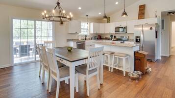 House (5 Bedrooms) | Interior