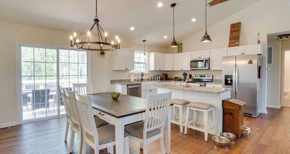 Near Lake Anna: Gem w/ Saltwater Pool & Arcade!