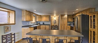 Lakefront Eau Galle Home w/ Hot Tub & Fire Pit