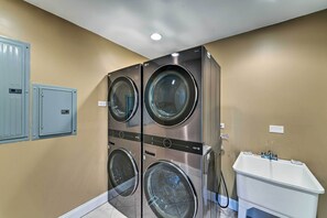 Interior - Lakefront Genoa City Home w/ Private Beach (Genoa City)