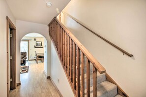 Apartment (2 Bedrooms) | Interior - Inviting Townhome: 30 Mi to Yellowstone NP! (Emigrant)