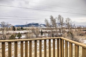 Apartment (2 Bedrooms) | Interior - Inviting Townhome: 30 Mi to Yellowstone NP! (Emigrant)