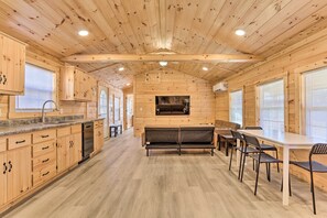 House (2 Bedrooms) | Interior
