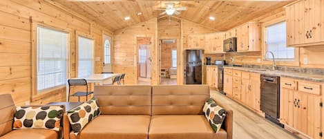 House (2 Bedrooms) | Interior