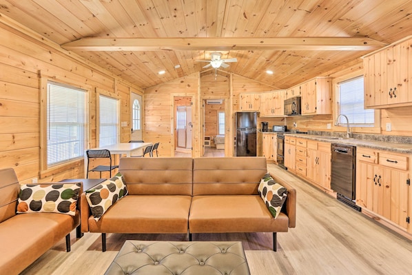 House (2 Bedrooms) | Interior