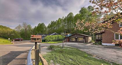 'loretta' Sun-kissed Apt on Country Music Hwy
