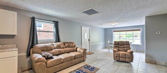 'loretta' Sun-kissed Apt on Country Music Hwy
