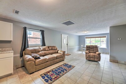 'loretta' Sun-kissed Apt on Country Music Hwy