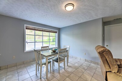 'loretta' Sun-kissed Apt on Country Music Hwy