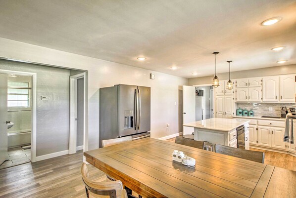 House (3 Bedrooms) | Interior - Lakeview Home - 1 Mile From Bull Shoals Lake! (Lakeview)