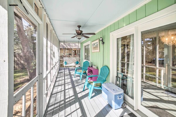 Oak Island Home W/ Yard < 1 Mi To The Beach! - Southport, NC