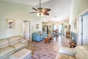 House (3 Bedrooms) | Interior