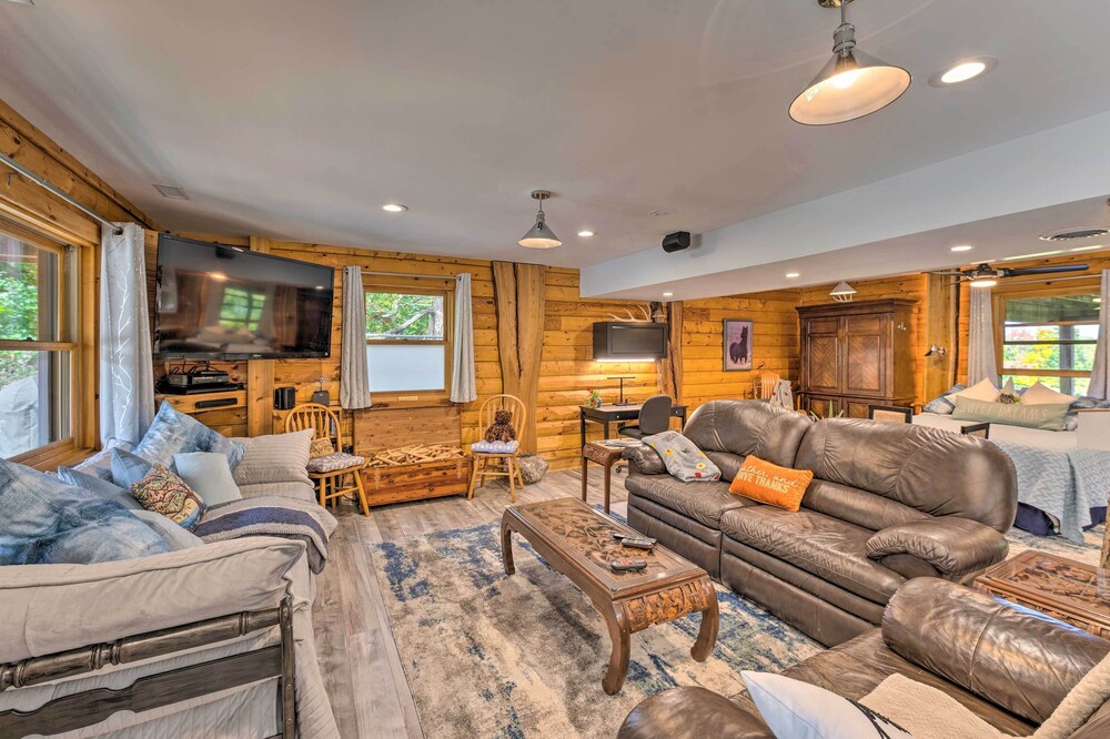 Cozy Wisconsin Studio, 11 Mi to Lake Geneva!