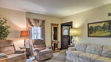 House (5 Bedrooms) | Interior