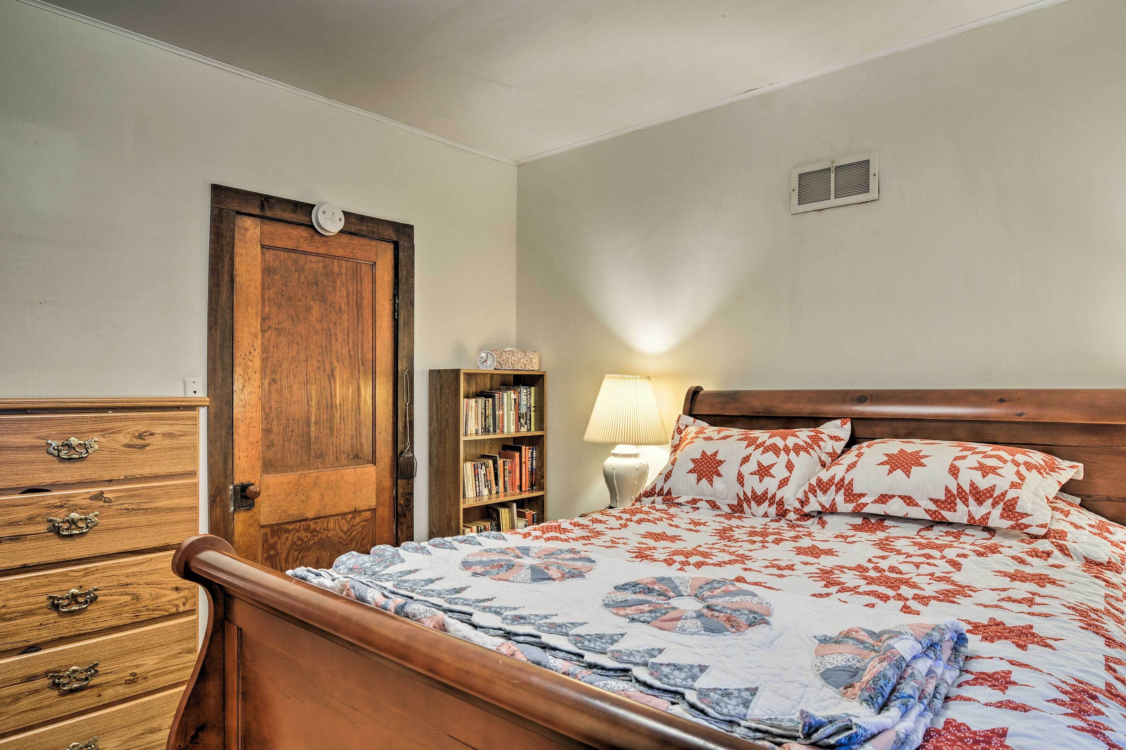 House (5 Bedrooms) | 5 bedrooms, iron/ironing board, bed sheets