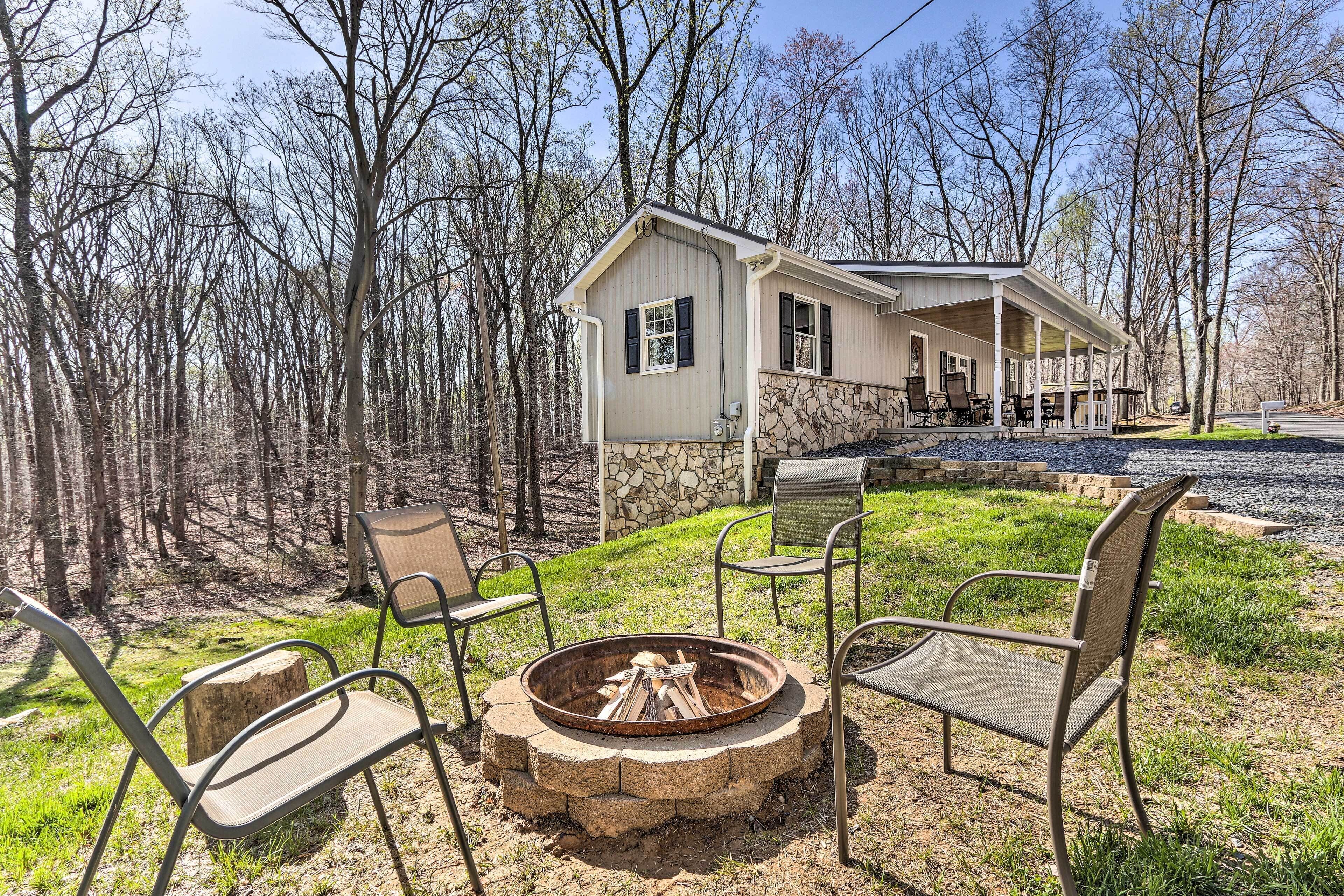 Peaceful & Secluded Knoxville Retreat w/ Deck