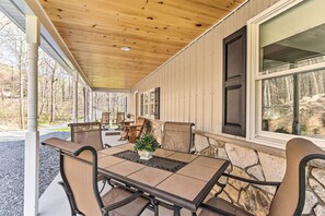 Interior - Peaceful & Secluded Knoxville Retreat w/ Deck (Knoxville)