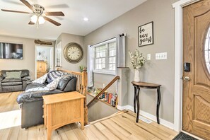 Interior - Peaceful & Secluded Knoxville Retreat w/ Deck (Knoxville)