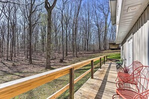 Terrace/patio - Peaceful & Secluded Knoxville Retreat w/ Deck (Knoxville)