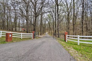 House (4 Bedrooms) | Interior - Quiet Memphis Home on 20 Acres: 10 Mi to Downtown! (Memphis)