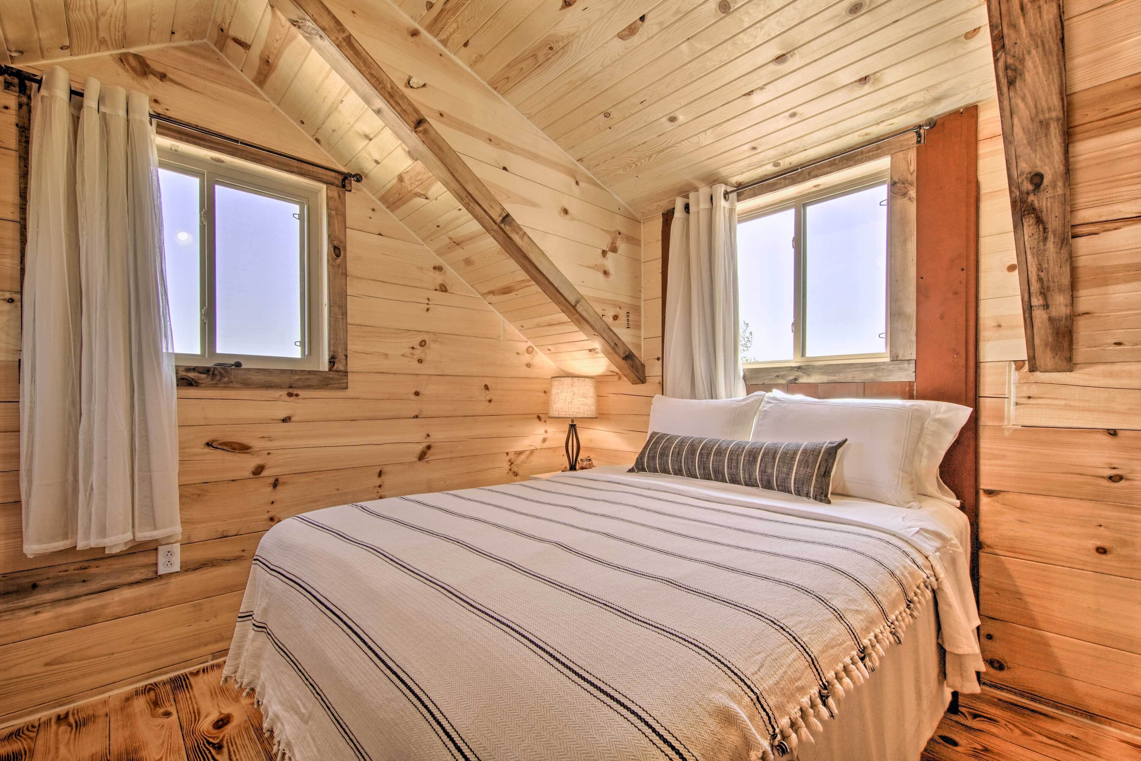 Peaceful Blanchardville Cabin on 35-acre Farm