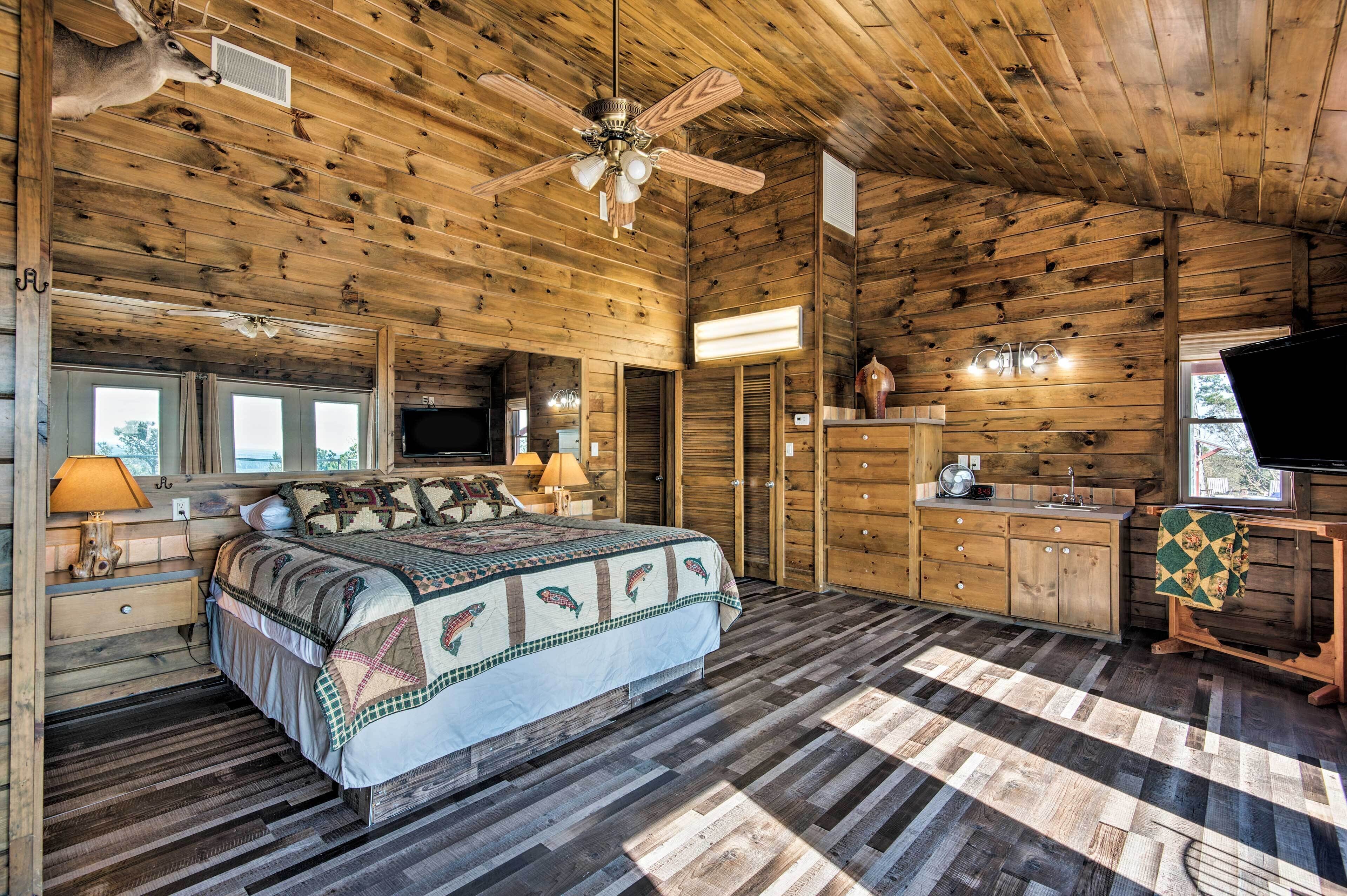 Mountaintop Retreat w/ Hot Tub & 30-mile Views!