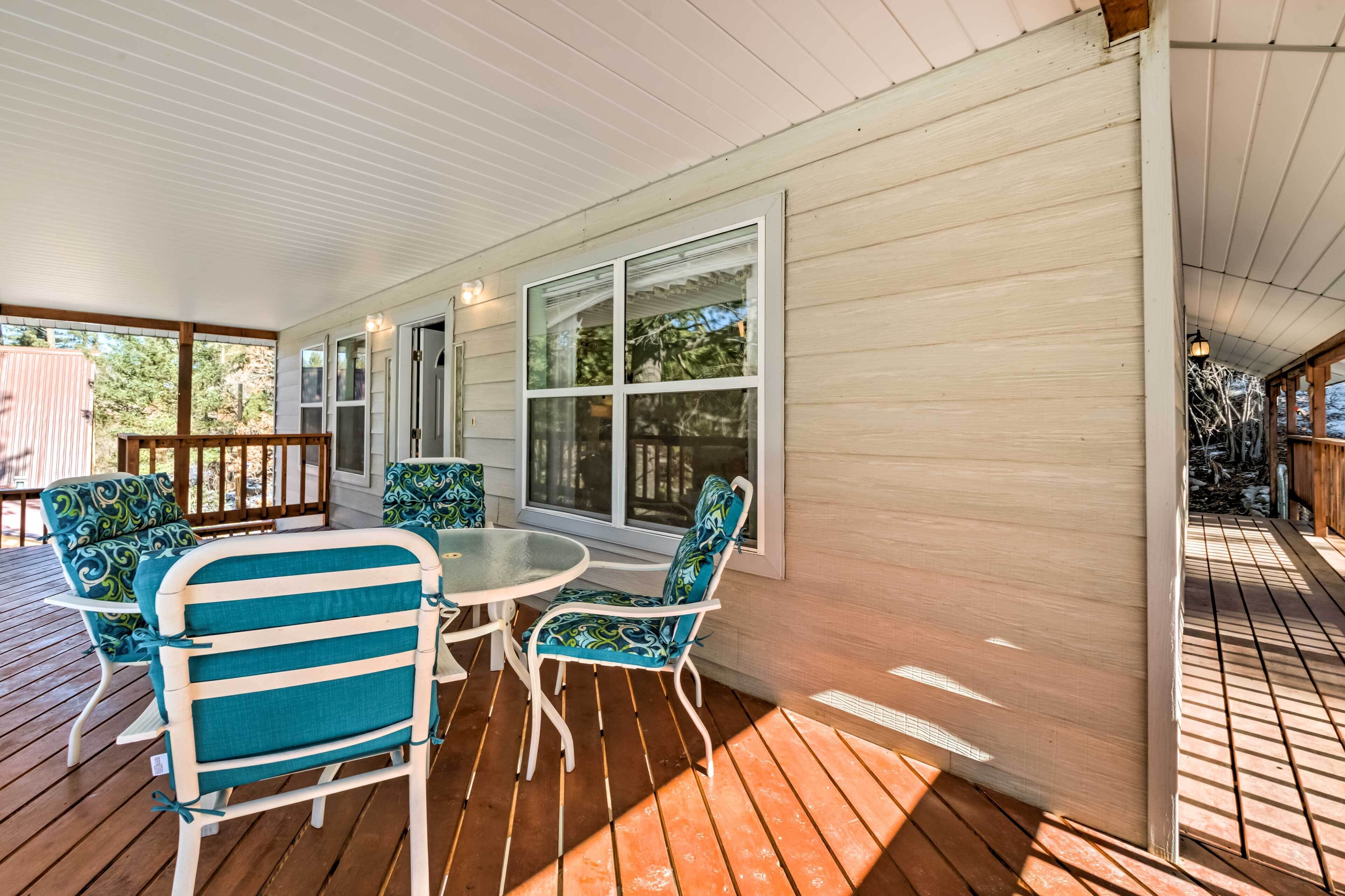 Pet-friendly Cabin ~ 3 Mi to Ski Cloudcroft Mtn!