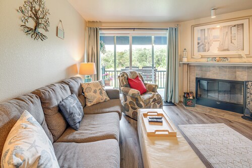 Ocean Shores Condo w/ Balcony < 1 Mi to Beach!