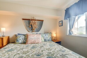 Apartment (1 Bedroom) | Interior - Ocean Shores Condo w/ Balcony < 1 Mi to Beach! (Ocean Shores)