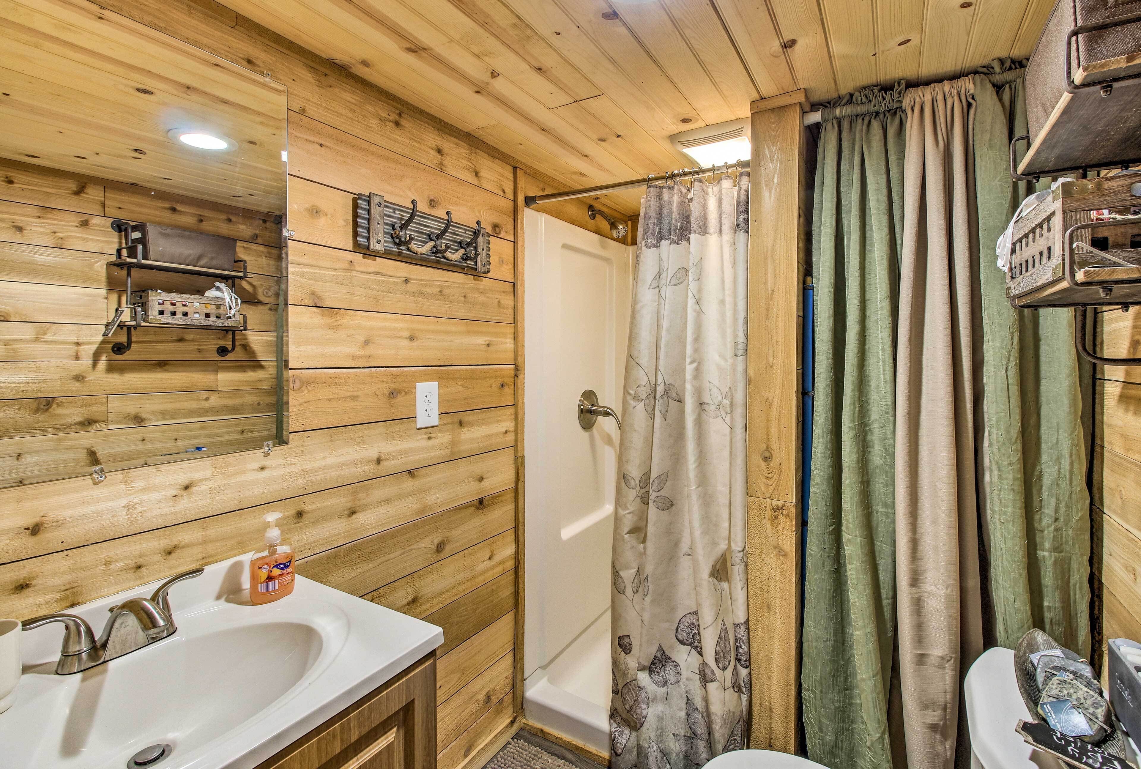 Peaceful Pet-friendly Franklin Cottage on 15 Acres