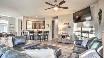 TV, pendiangan, buku-buku