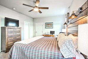 House (3 Bedrooms) | Interior - Magnificent Gypsum Retreat on the Colorado River! (Gypsum)