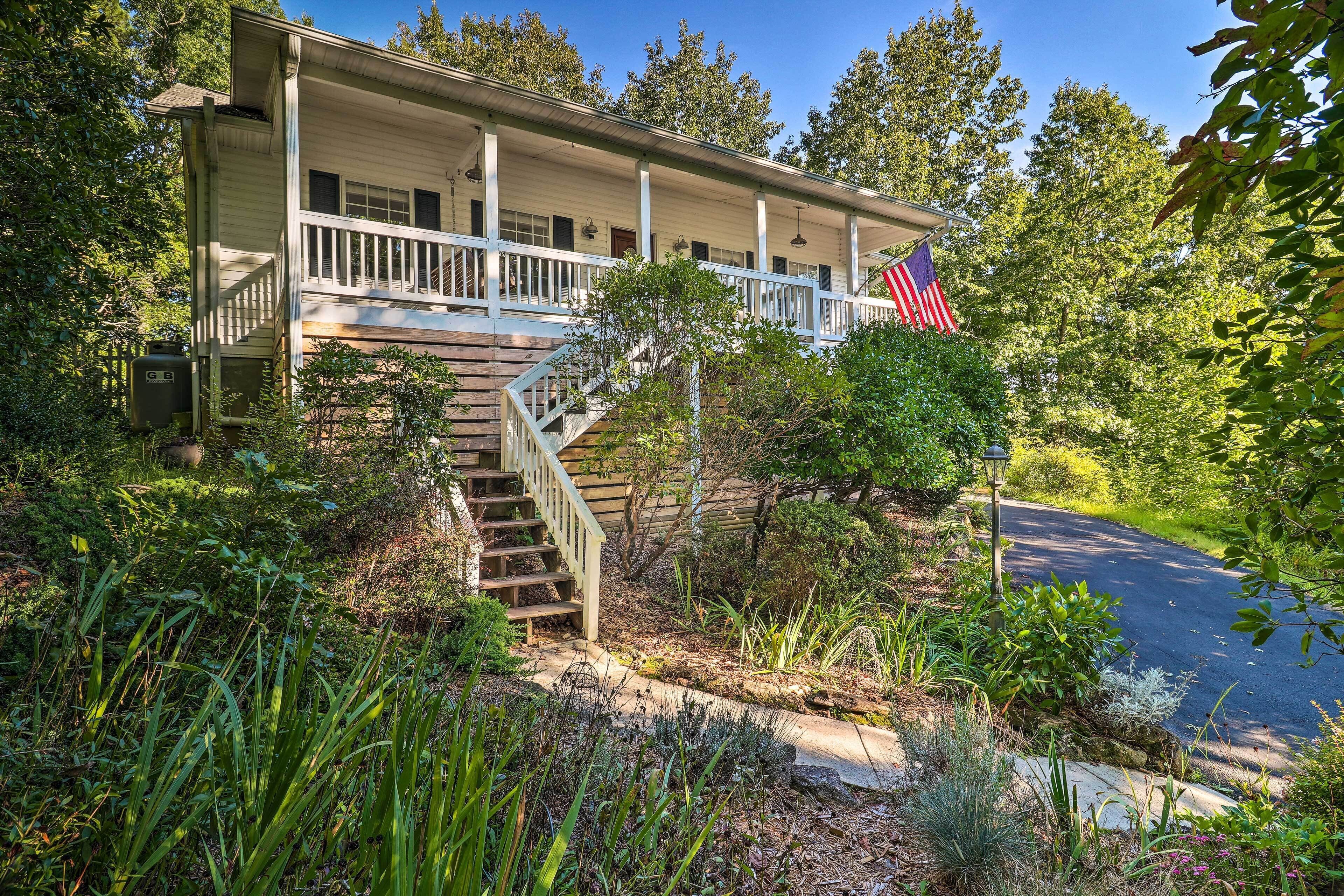 Mills River Hideaway w/ Front Porch & Mtn Views!