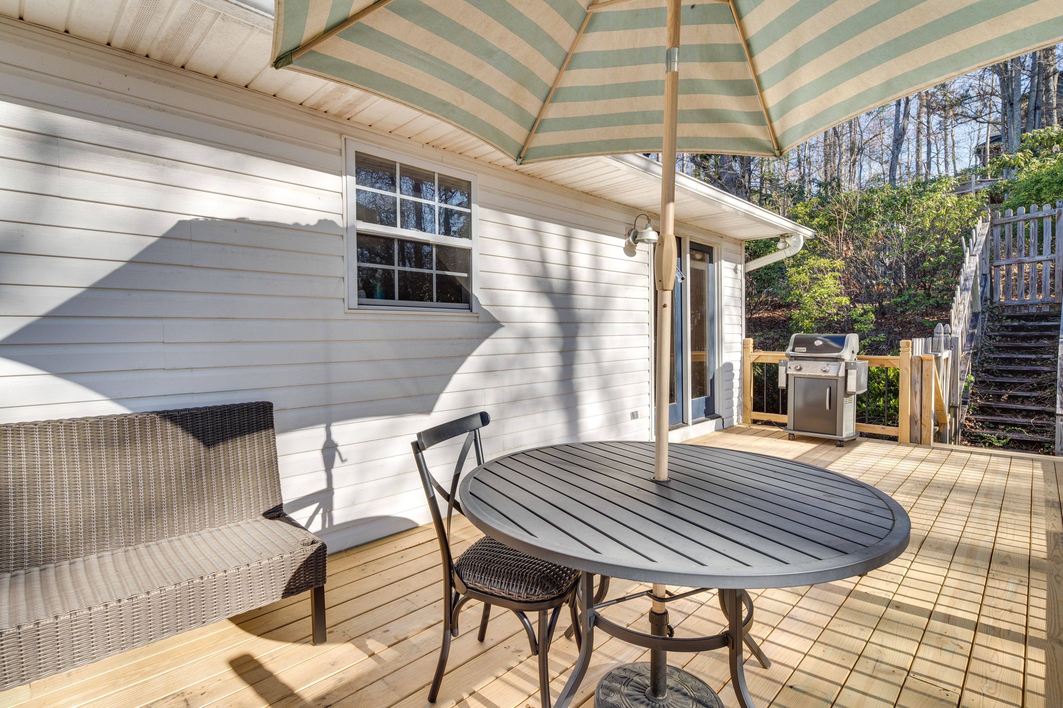 Mills River Hideaway w/ Front Porch & Mtn Views!