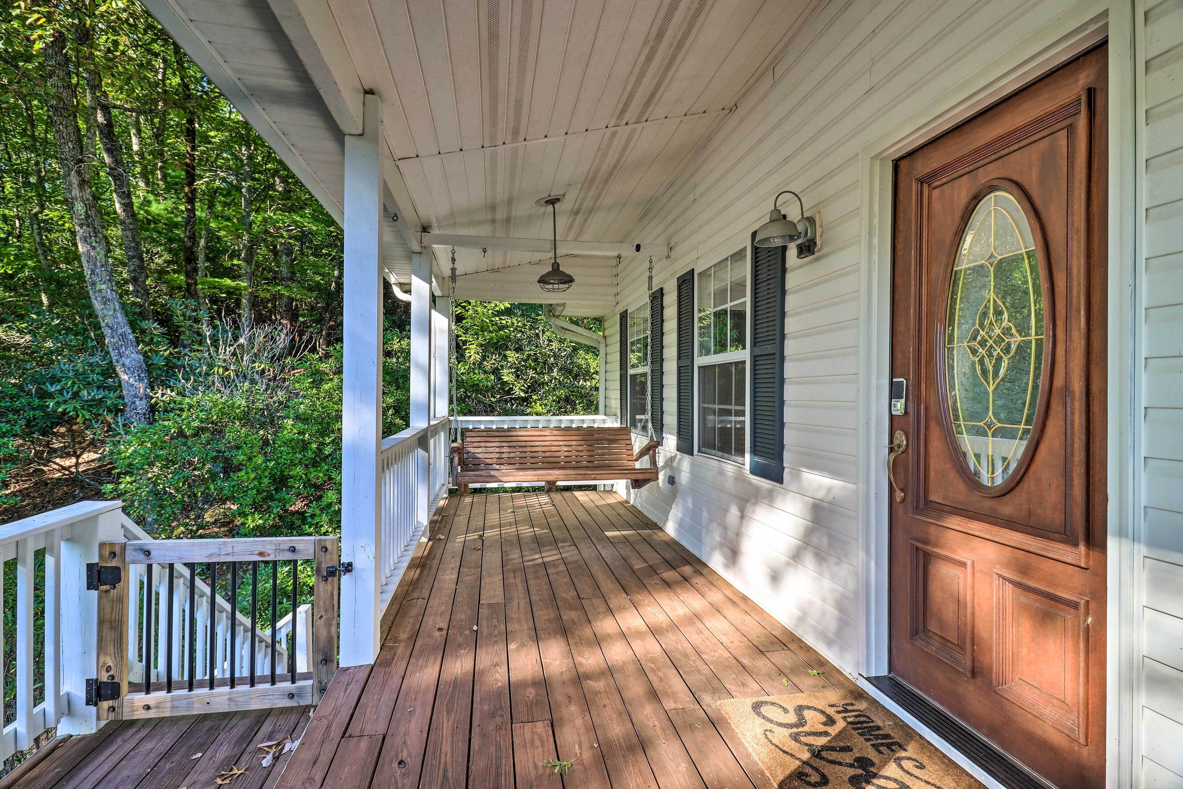 Mills River Hideaway w/ Front Porch & Mtn Views!