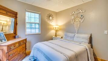 獨棟房屋 (2 Bedrooms) | 2 間臥室、書桌、筆電工作空間、床單