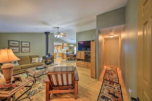 House (3 Bedrooms) | Interior