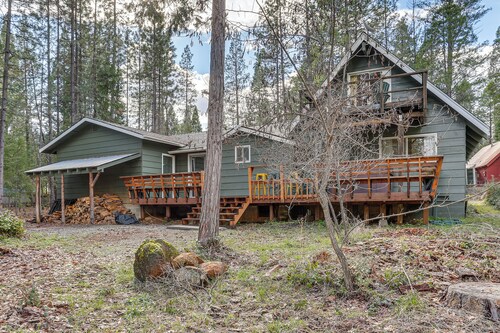 Modern A-frame Cabin < 2 Mi to Trinity Lake!
