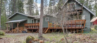 Modern A-frame Cabin < 2 Mi to Trinity Lake!