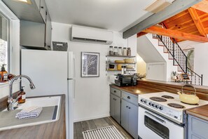 House (2 Bedrooms) | Interior