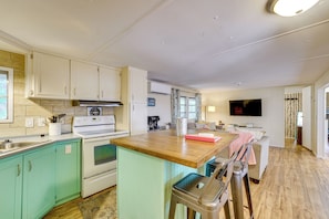 House (3 Bedrooms) | Interior