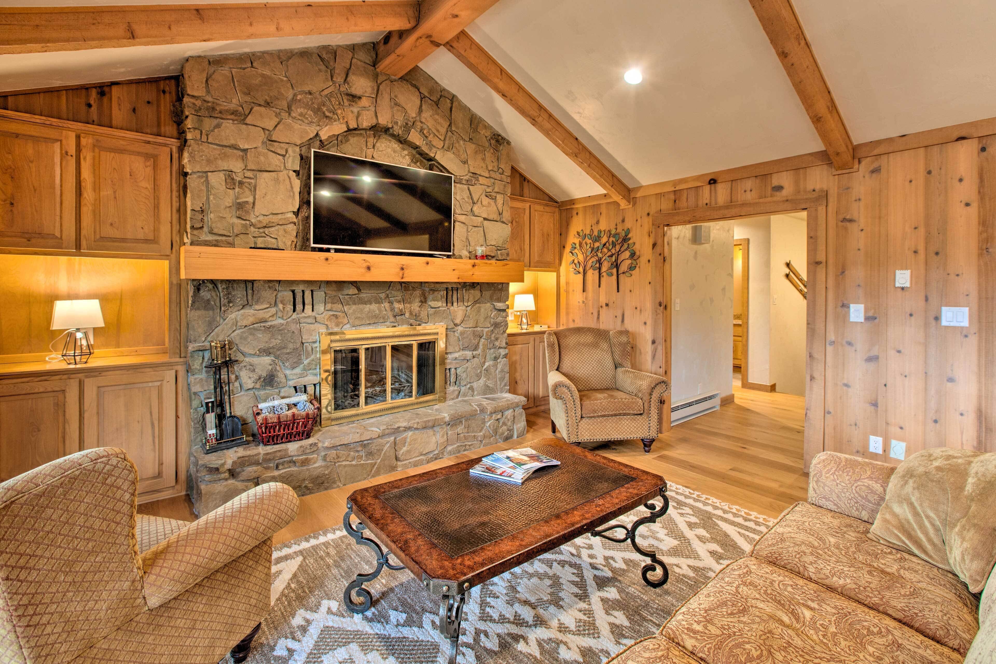 Mountain Townhome 3 Mi to Angel Fire Resort!