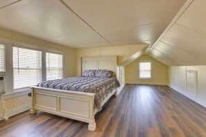 House (2 Bedrooms) | Interior - Quaint Omaha Home < 5 Mi to Downtown! (Omaha)